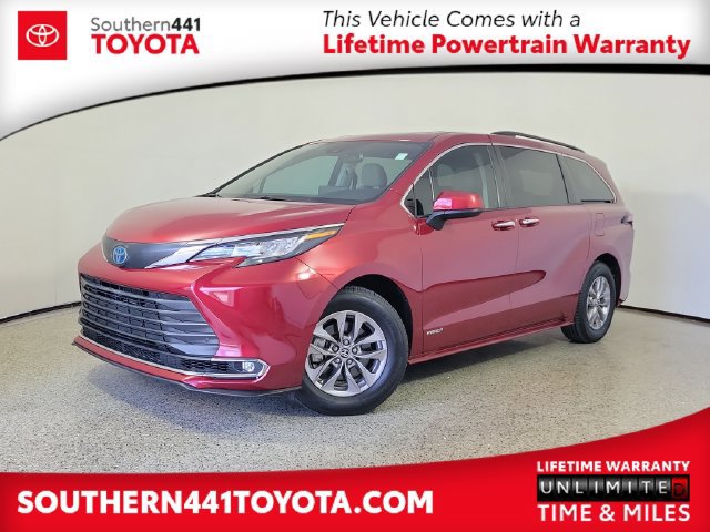 Used 2021 Toyota Sienna XLE FWD image 1