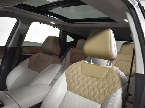 Certified 2025 Nissan Murano Platinum AWD/4WD image 10