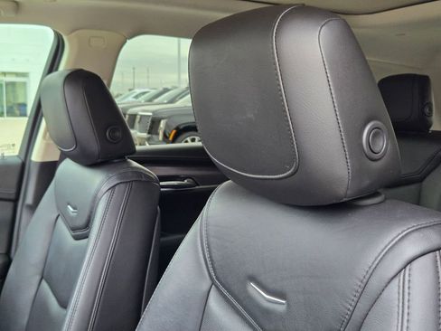 Used 2018 Cadillac XT5 Luxury w/ Driver Awareness Package image 12