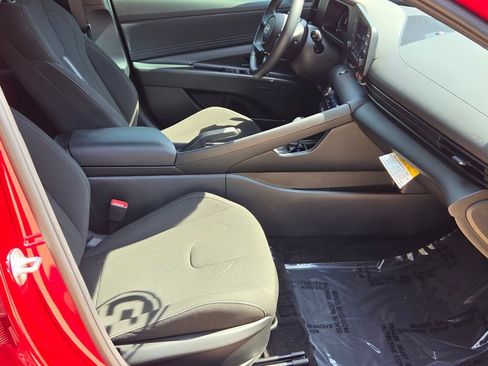 Used 2025 Hyundai Elantra Sport FWD image 17