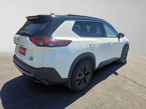 Used 2023 Nissan Rogue SV w/ SV Premium B Package FWD image 3