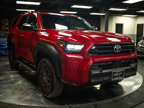Used 2025 Toyota 4Runner SR5 AWD/4WD image 5
