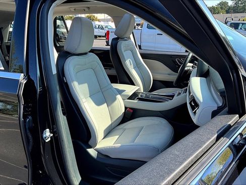 Used 2025 Lincoln Aviator Reserve w/ Illumination Package image 7