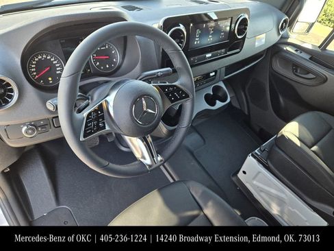 Used 2025 Mercedes-Benz Sprinter 2500 image 26