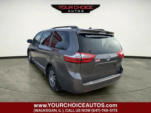Used 2018 Toyota Sienna XLE image 3