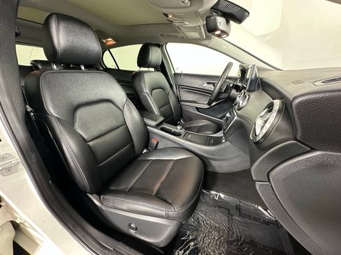 Used 2015 Mercedes-Benz GLA 250 4MATIC image 6