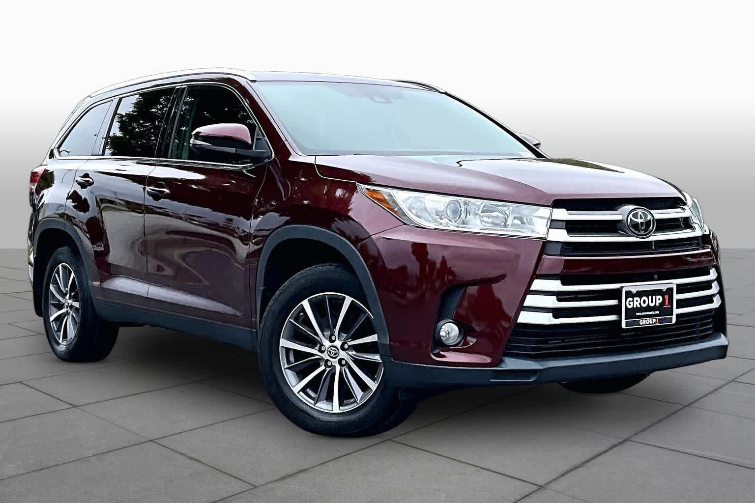 Used 2019 Toyota Highlander XLE AWD/4WD image 3