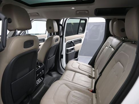Used 2021 Land Rover Defender 110 SE image 18