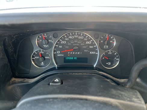 Used 2017 Chevrolet Express 3500 Work Van image 18