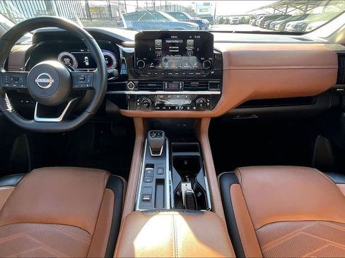 Used 2024 Nissan Pathfinder Platinum w/ Cargo Package image 18