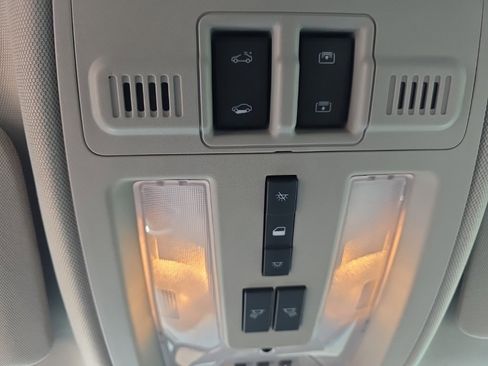 Used 2016 Cadillac SRX Premium image 16