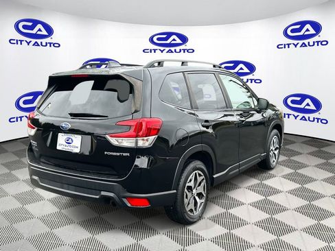Used 2022 Subaru Forester Premium image 3