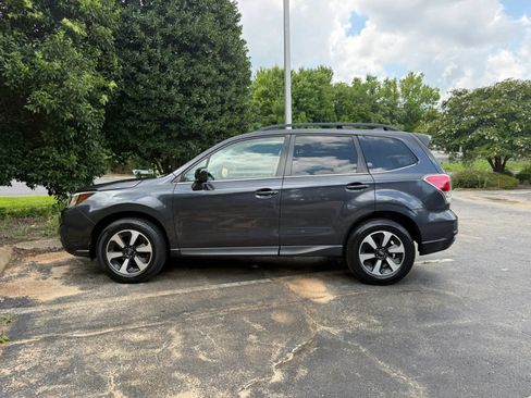 Used 2017 Subaru Forester 2.5i Limited AWD/4WD image 5