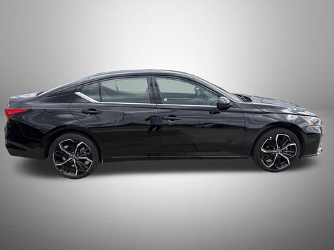 Used 2025 Nissan Altima 2.5 SR AWD/4WD image 6