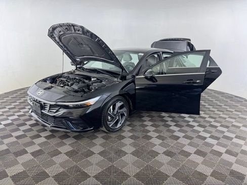 Used 2024 Hyundai Elantra Limited FWD image 10