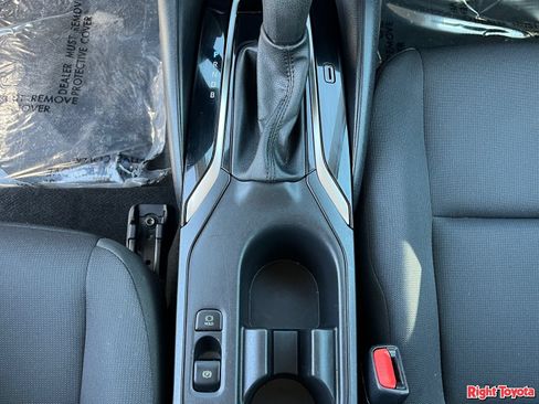Used 2024 Toyota Corolla LE FWD image 30