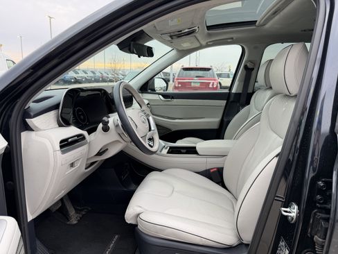 Used 2024 Hyundai Palisade Calligraphy image 7