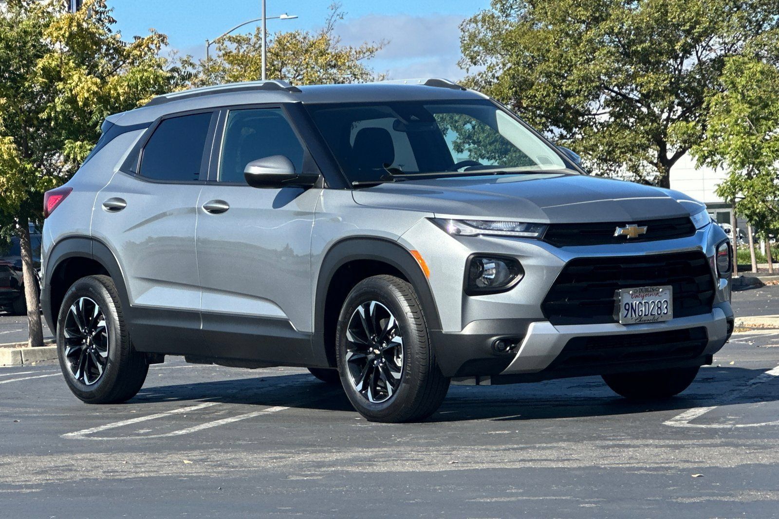 Used 2023 Chevrolet TrailBlazer LT w/ Convenience Package FWD image 2