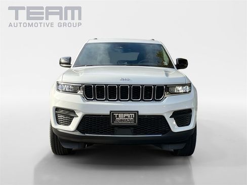 New 2025 Jeep Grand Cherokee Laredo image 2