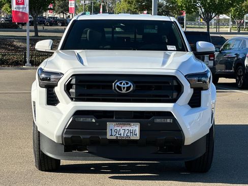 Certified 2025 Toyota Tacoma SR5 AWD/4WD image 10