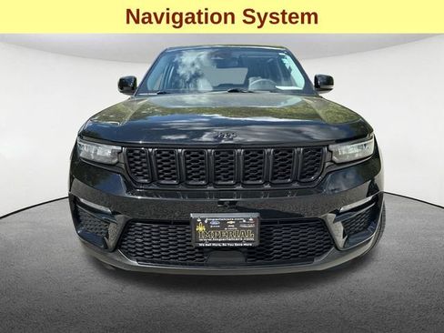 Used 2023 Jeep Grand Cherokee Limited w/ Black Appearance Package AWD/4WD image 4