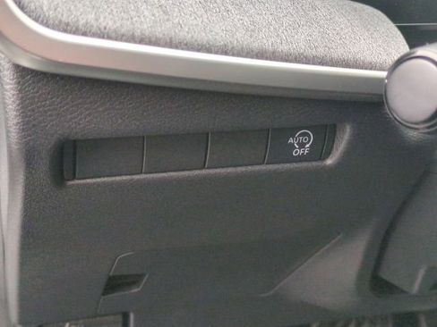 Used 2025 Nissan Kicks SV image 15