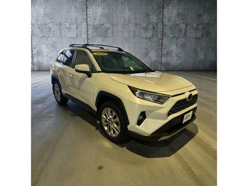 Used 2019 Toyota RAV4 Limited image 2