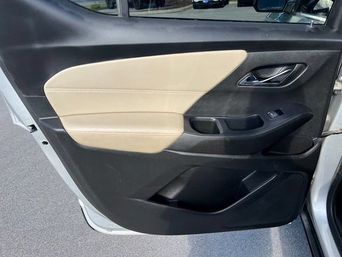 Used 2022 Chevrolet Traverse LS AWD/4WD image 19