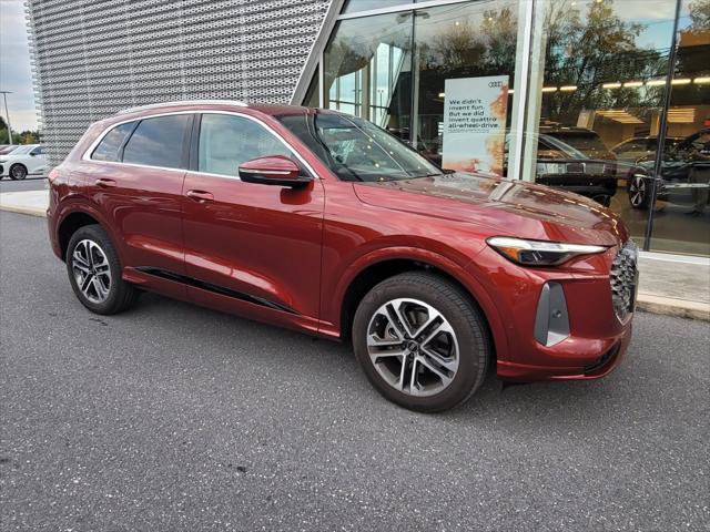 Used 2025 Audi Q5 Premium Plus w/ Premium Plus AWD/4WD image 2
