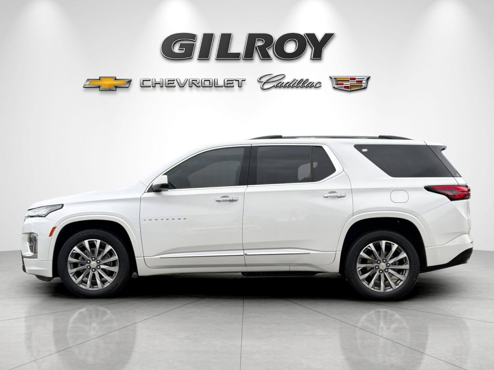 Used 2023 Chevrolet Traverse Premier FWD image 6