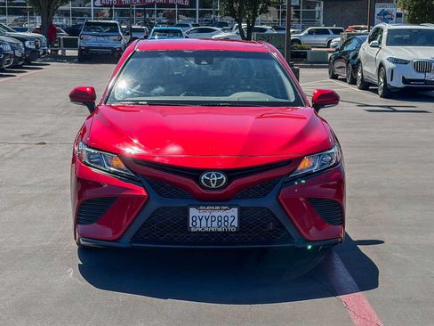 Used 2020 Toyota Camry SE w/ Convenience Package FWD image 6