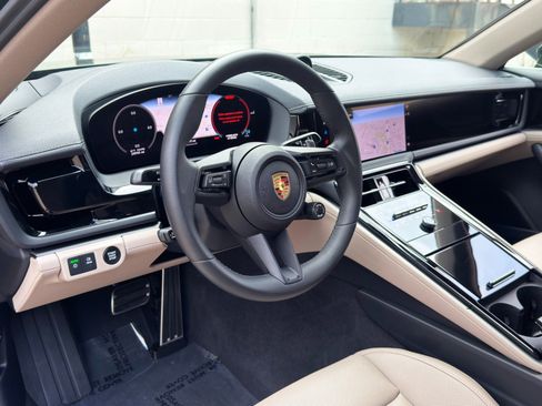 Used 2025 Porsche Panamera 4S w/ Premium Package AWD/4WD image 14