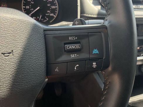 Used 2025 Nissan Rogue SV FWD image 32