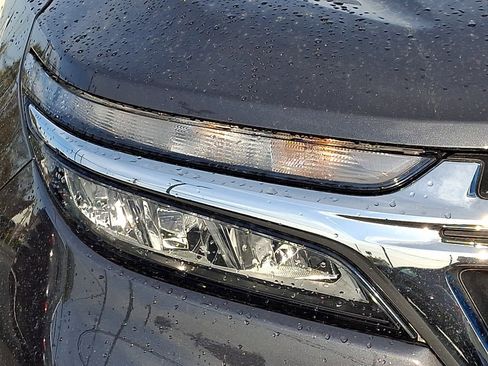 Used 2022 Chevrolet Equinox LS AWD/4WD image 9