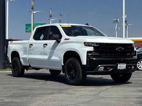 Used 2021 Chevrolet Silverado 1500 LT Trail Boss w/ Convenience Package II AWD/4WD image 3