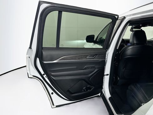 Used 2023 Jeep Grand Cherokee L Limited image 27