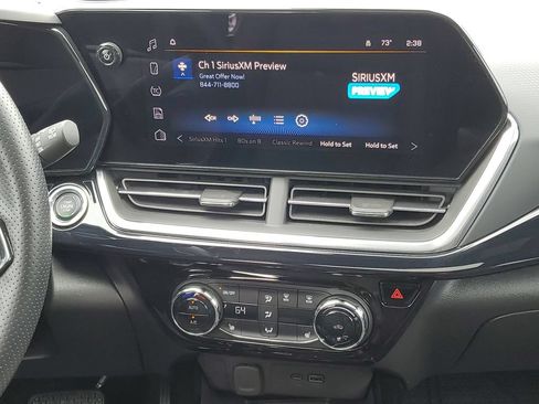Certified 2024 Chevrolet Trax RS w/ Sunroof Package FWD image 27