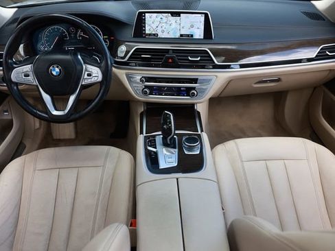 Used 2018 BMW 740i image 2