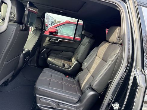 New 2026 Chevrolet Suburban High Country image 21