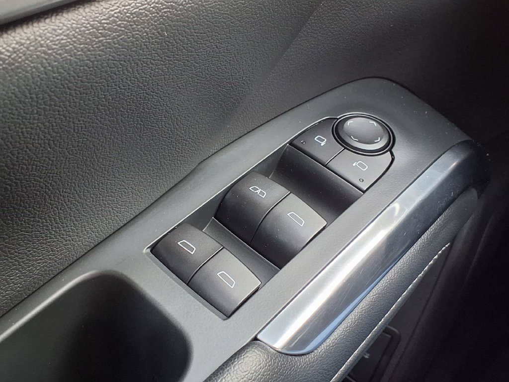 Used 2025 Chevrolet Traverse LT w/ Driver Confidence Package FWD image 19
