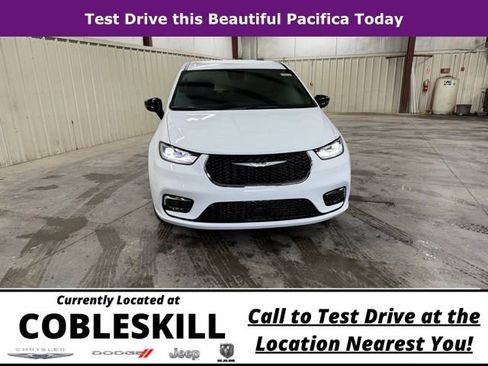 New 2026 Chrysler Pacifica Select image 3