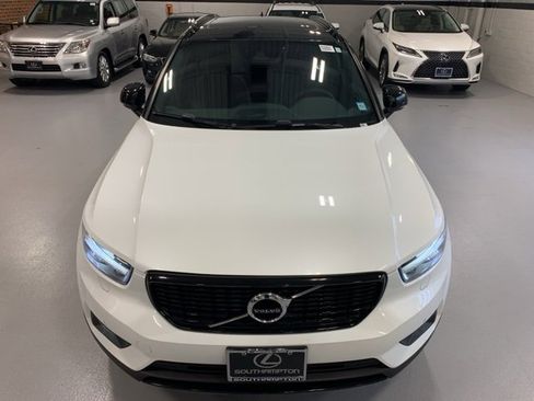 Used 2022 Volvo XC40 T5 R-Design w/ Climate Package image 3