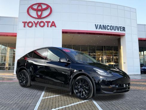 Used 2022 Tesla Model Y Long Range AWD/4WD image 1