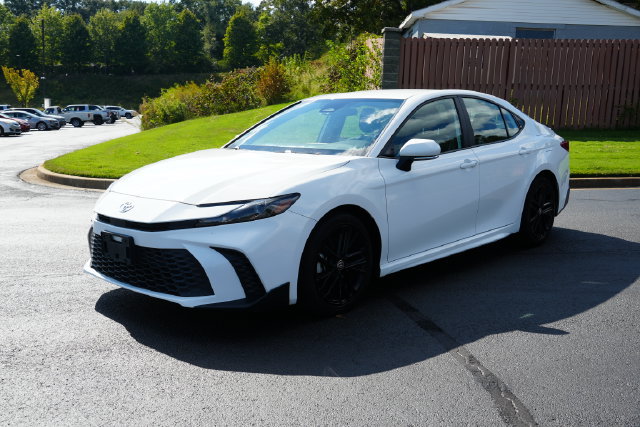 Used 2025 Toyota Camry SE FWD image 3
