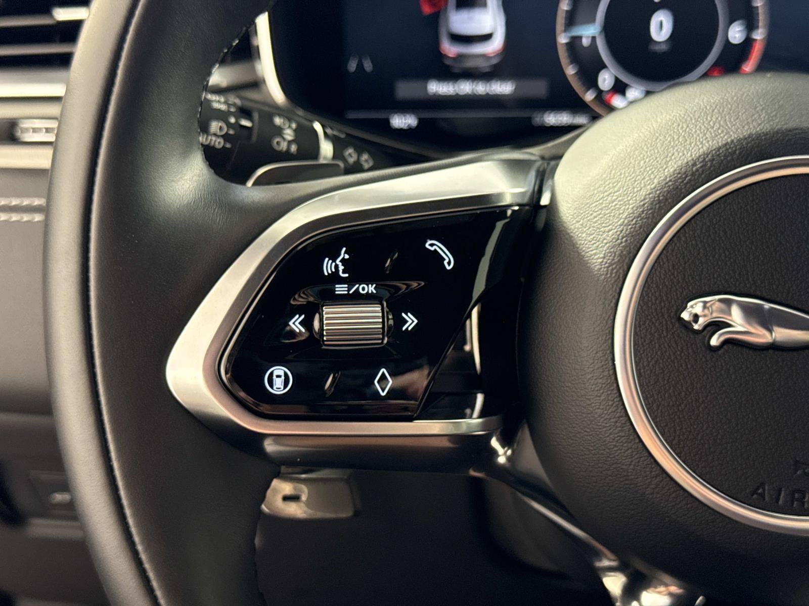 Certified 2026 Jaguar F-PACE R-Dynamic S AWD/4WD image 32