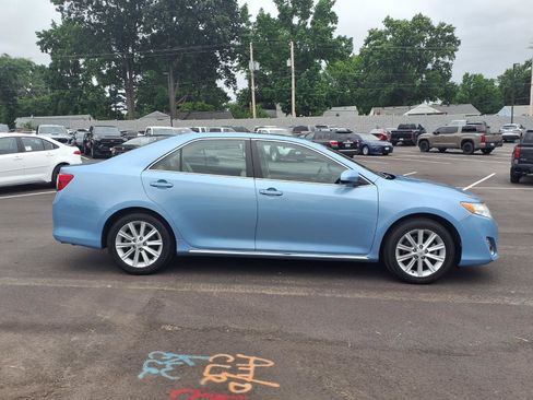 Used 2012 Toyota Camry XLE w/ Convenience Pkg FWD image 2