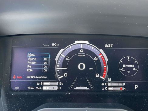 New 2026 Toyota Tundra Limited AWD/4WD image 32