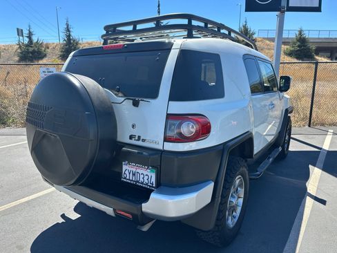Used 2013 Toyota FJ Cruiser 4WD w/ Convenience Pkg image 4