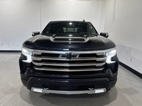 Used 2022 Chevrolet Silverado 1500 High Country w/ Z71 Off-Road Package AWD/4WD image 11