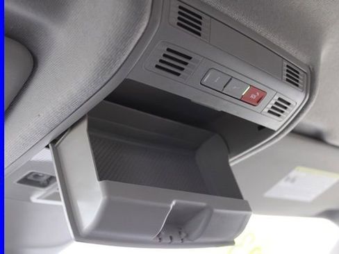 Certified 2023 Volkswagen Tiguan SE image 42